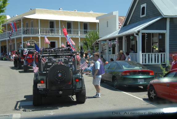 Independence Day Parade in Moke Hil with Jeeps on street